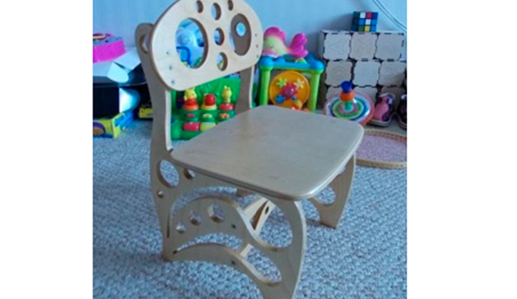 Деревянный детский стул