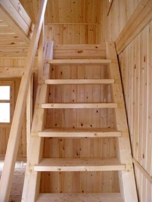 Деревянная мансардная лестница