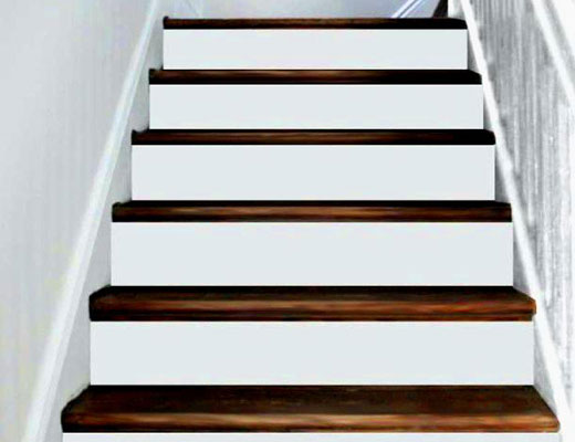 белые подступенки лестницы