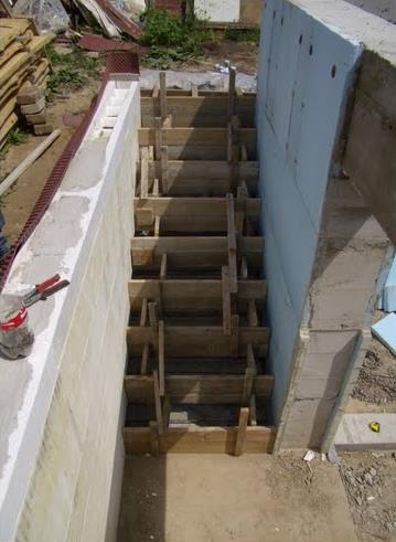 Опалубка для бетонной лестницы
