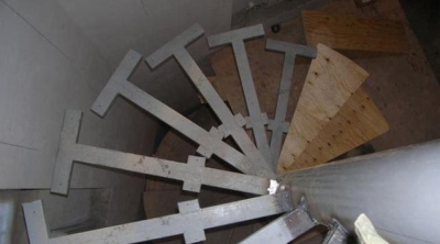 Стальной профильный каркас для лестницы внутреннего монтажа