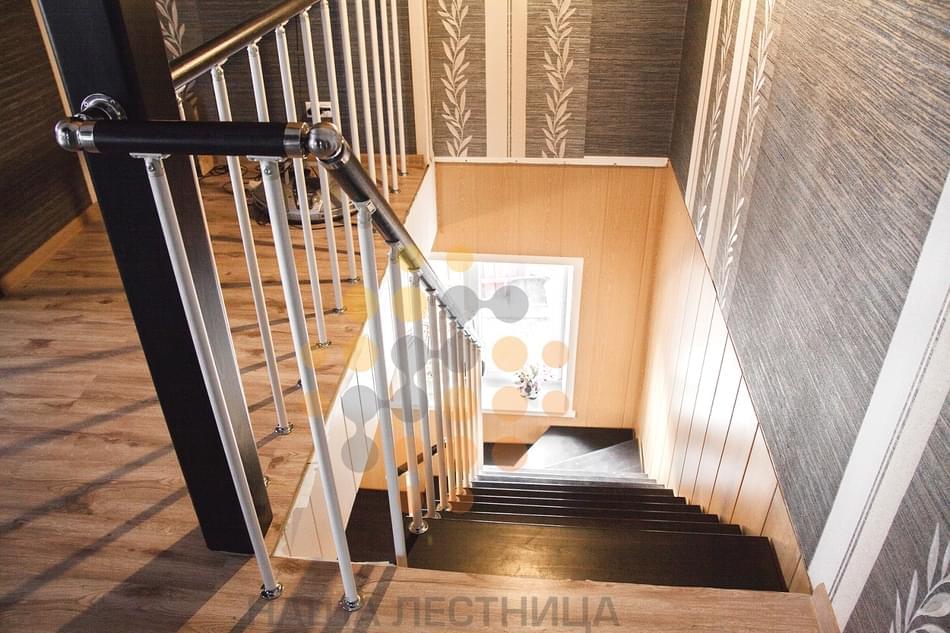 фото Лестница в доме с отделкой