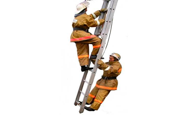 Процесс эксплуатации трехколенной пожарной выдвижной лестницы