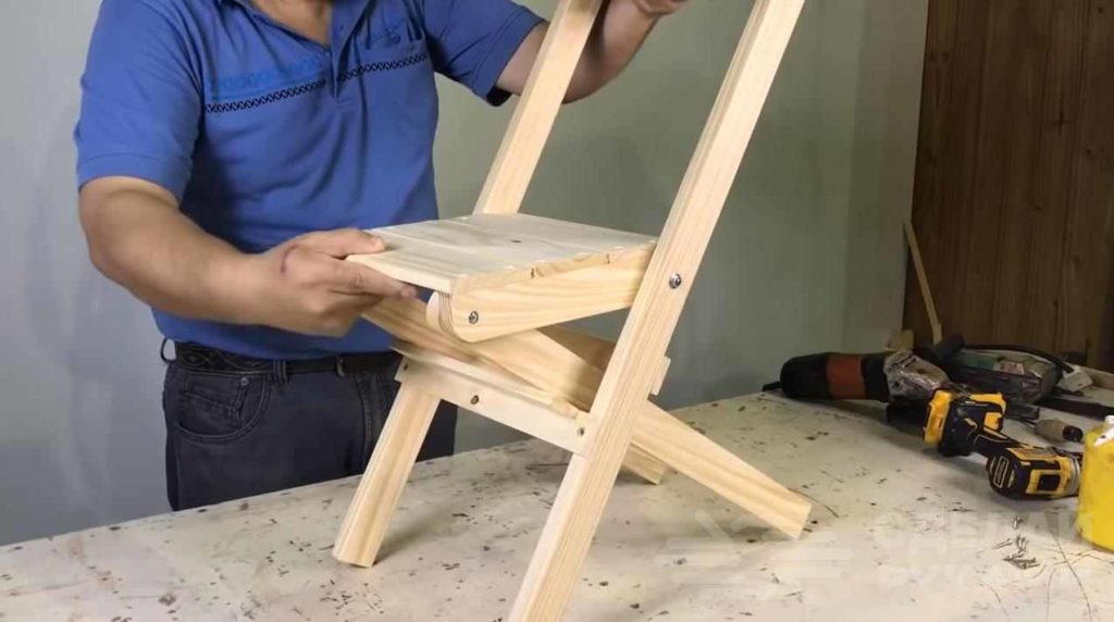 Складной деревянный стульчик своими руками